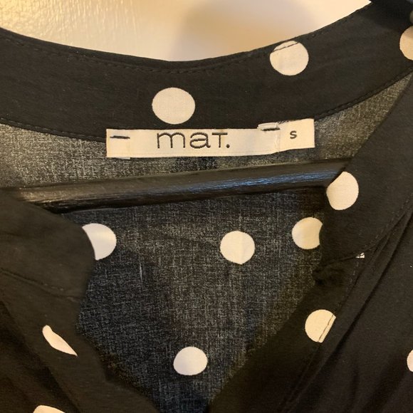 Black dress with white dots, plus size, super comfy, great swing, knee-length - Picture 4 of 4